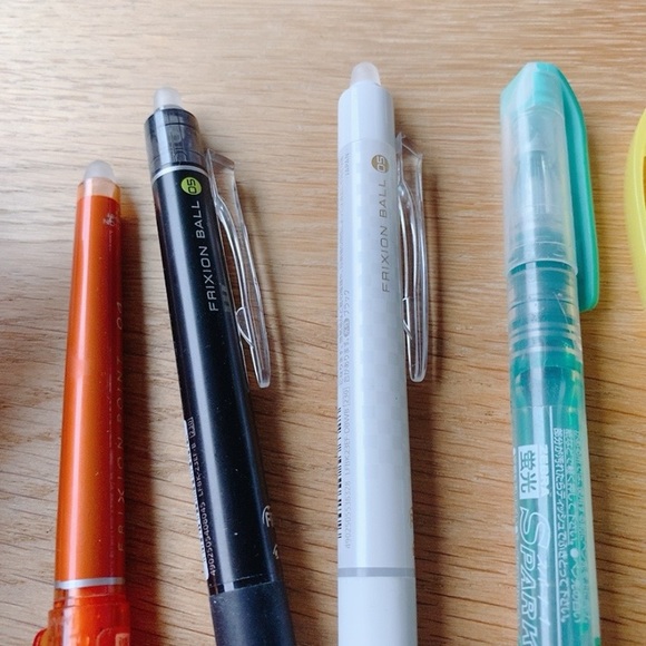 Pilot FriXion Ball Clicker Pen, Big Fluorescent Pen, staple page flags - Picture 2 of 8
